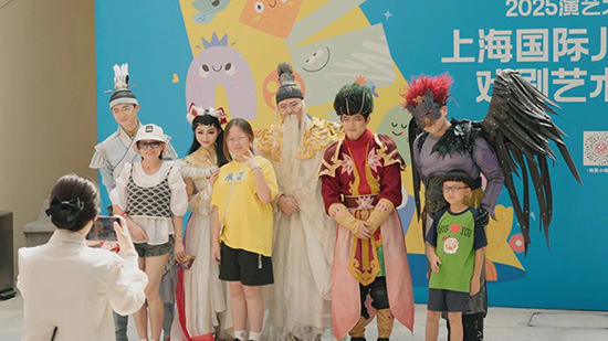 孩子们笑出声，家长们直呼惊喜！《封神之姜子牙》亮相演艺大世界·2025上海国际儿童戏···