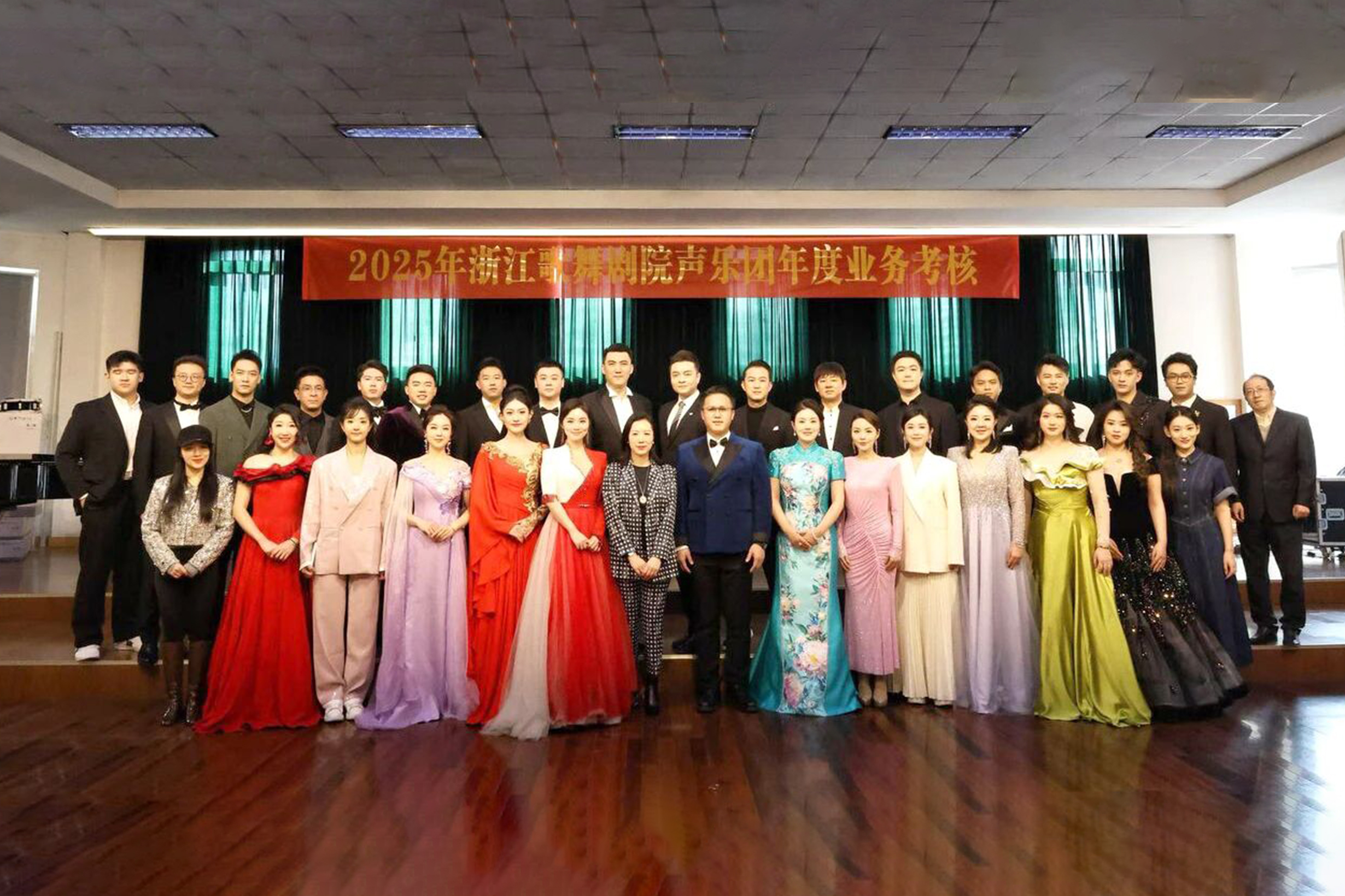 要闻聚焦 | 10万人云围观，浙歌声乐团年度大考，专业艺术与直播传播撞出火花