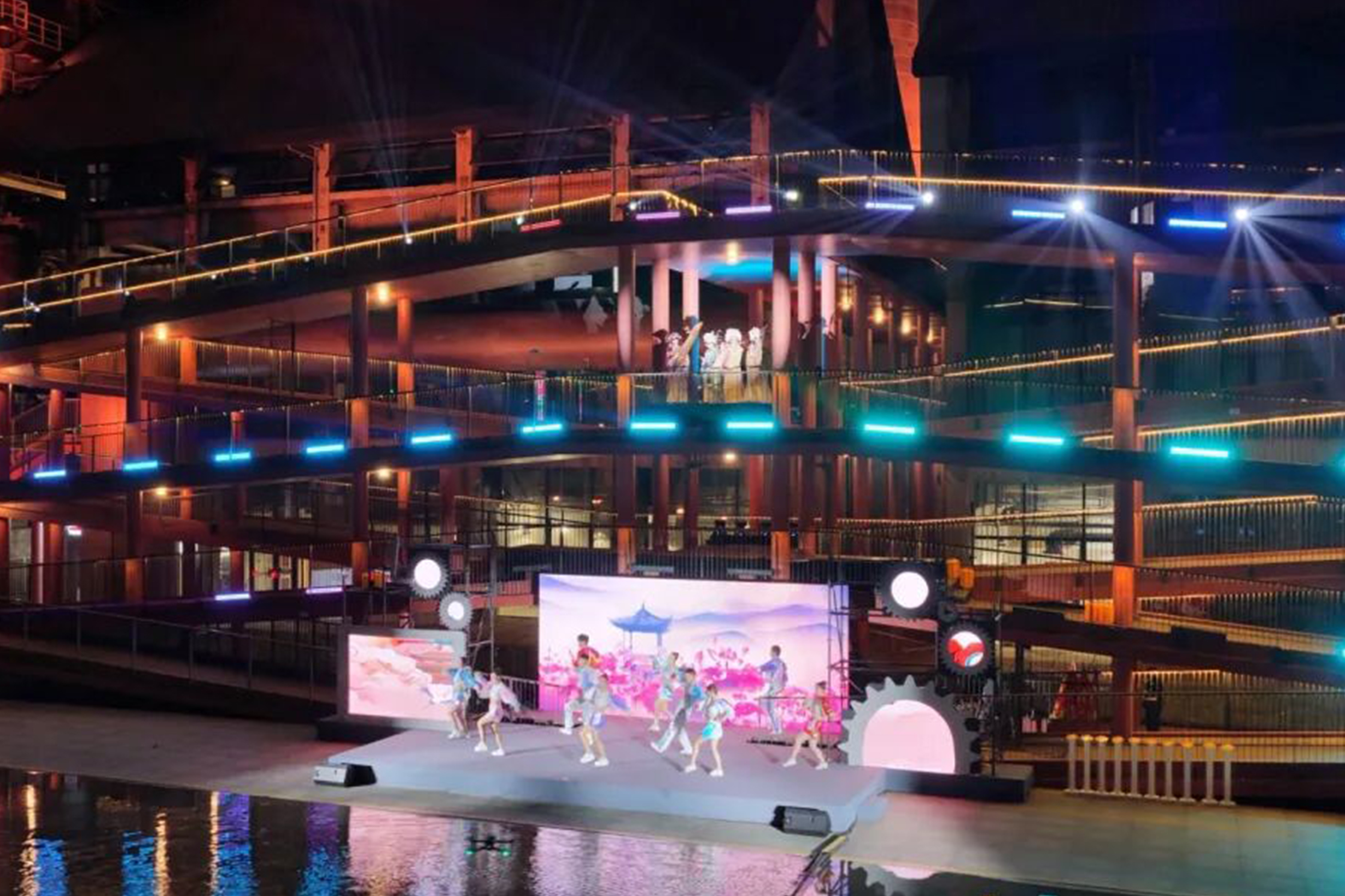 钢铁高炉搭戏台！杭钢公园“戏剧盒子”五一解锁文旅新玩法