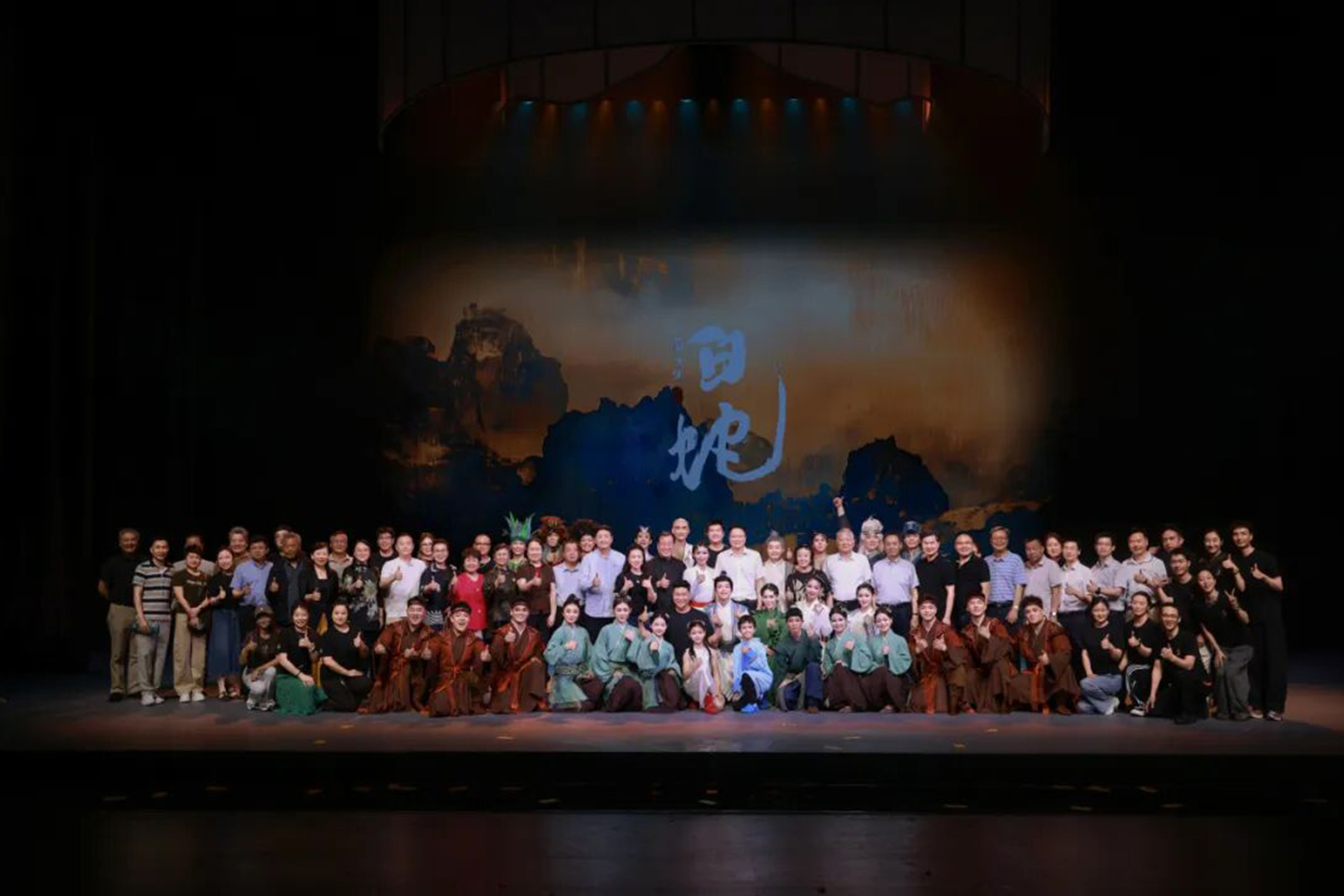烟雨断桥续新篇｜杂技剧《西湖传说·白蛇》升级版杭州首演告捷！